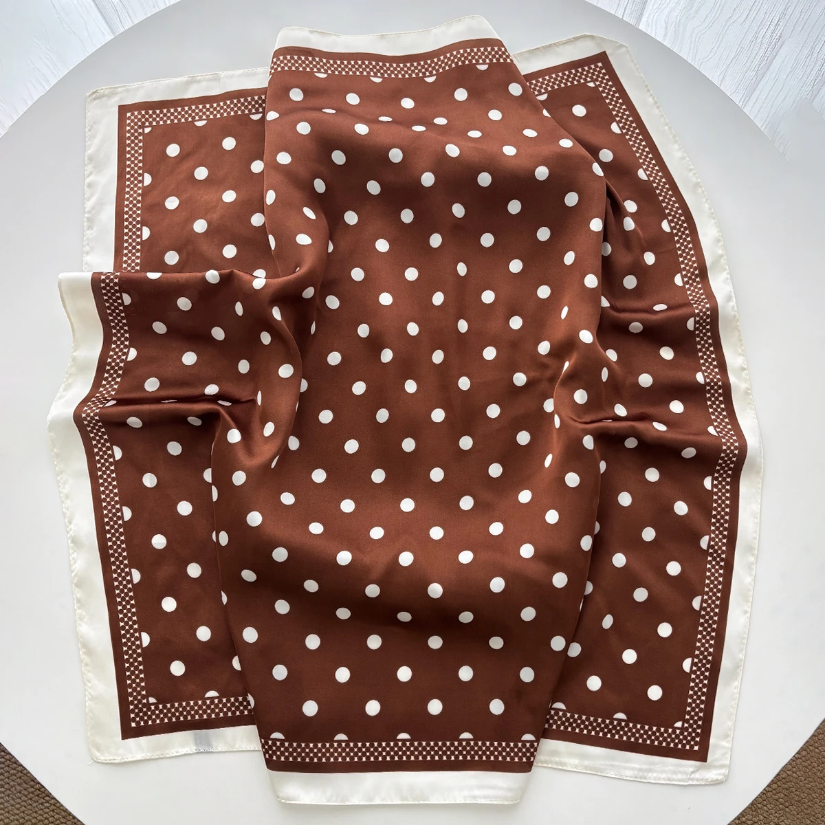 Lenço quadrado de cetim macio  - Scarf Silk Square avaliação e preço