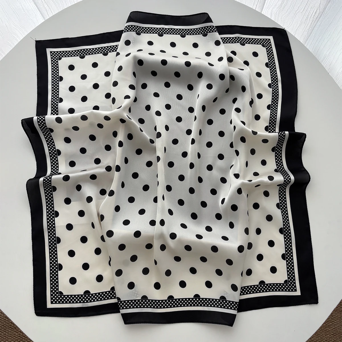 Lenço quadrado de cetim macio  - Scarf Silk Square avaliação e preço